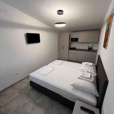 Apartmani Lovren Novalja Ngoại thất bức ảnh