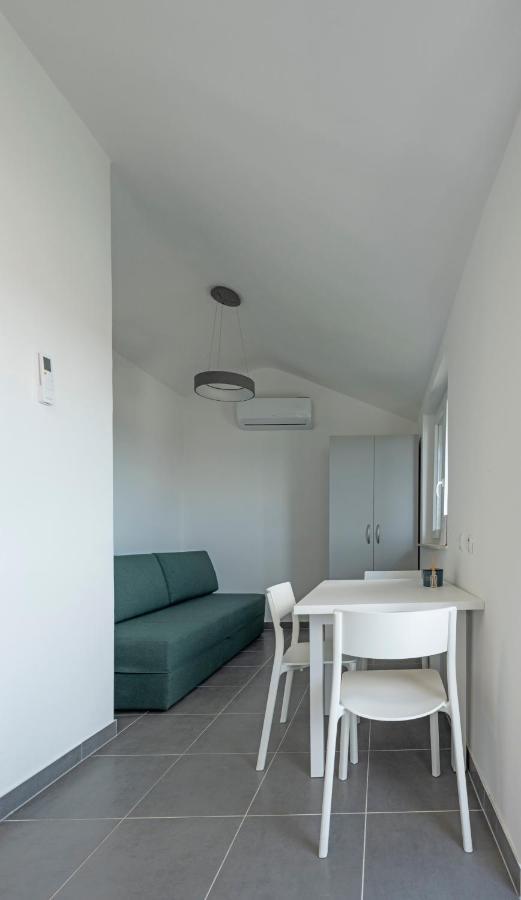 Apartmani Lovren Novalja Ngoại thất bức ảnh