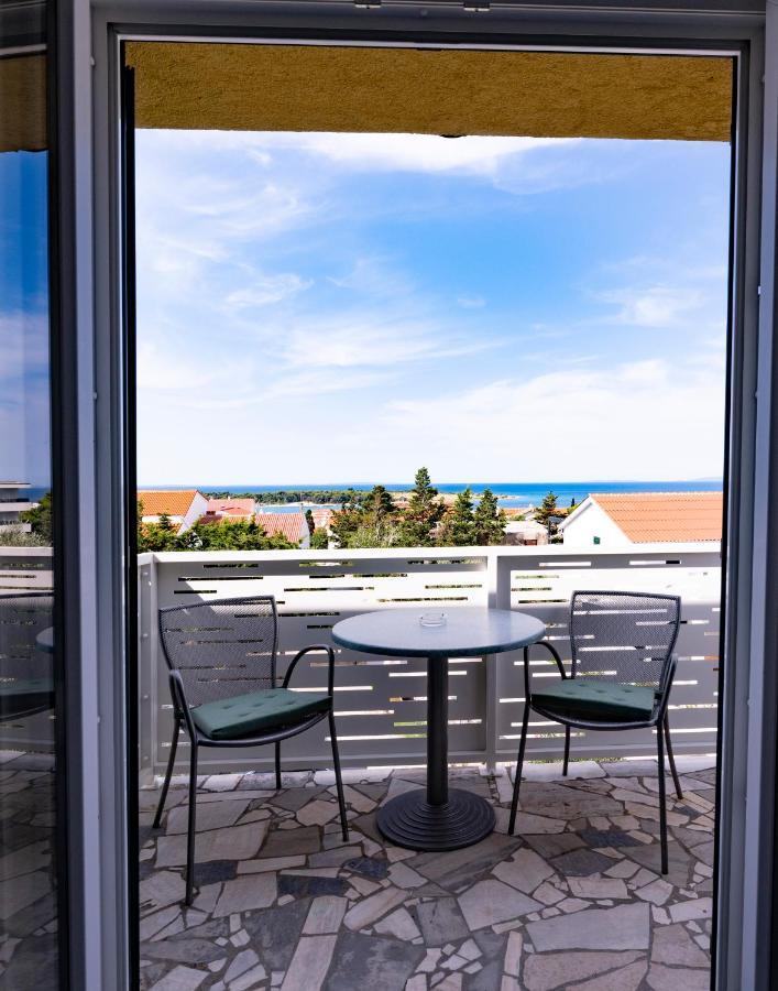 Apartmani Lovren Novalja Ngoại thất bức ảnh