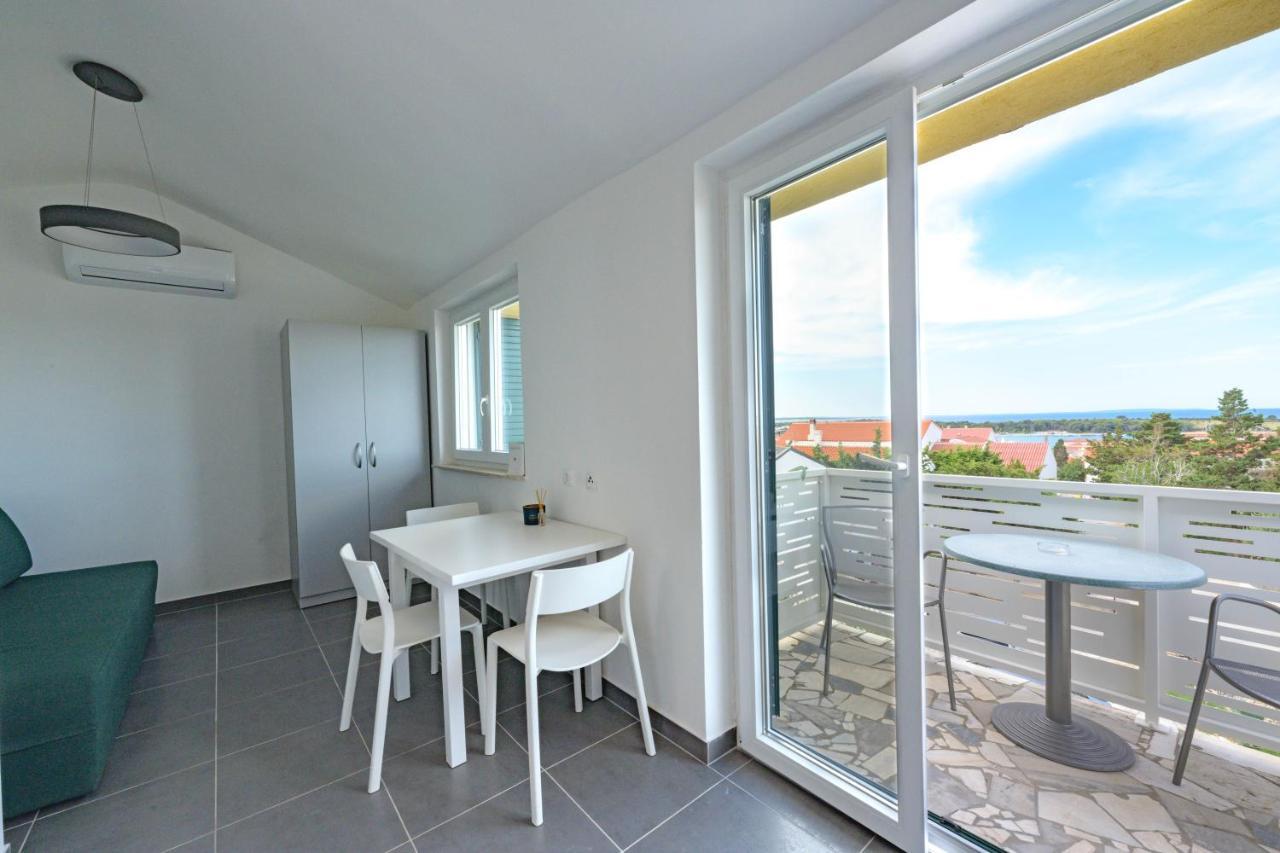 Apartmani Lovren Novalja Ngoại thất bức ảnh