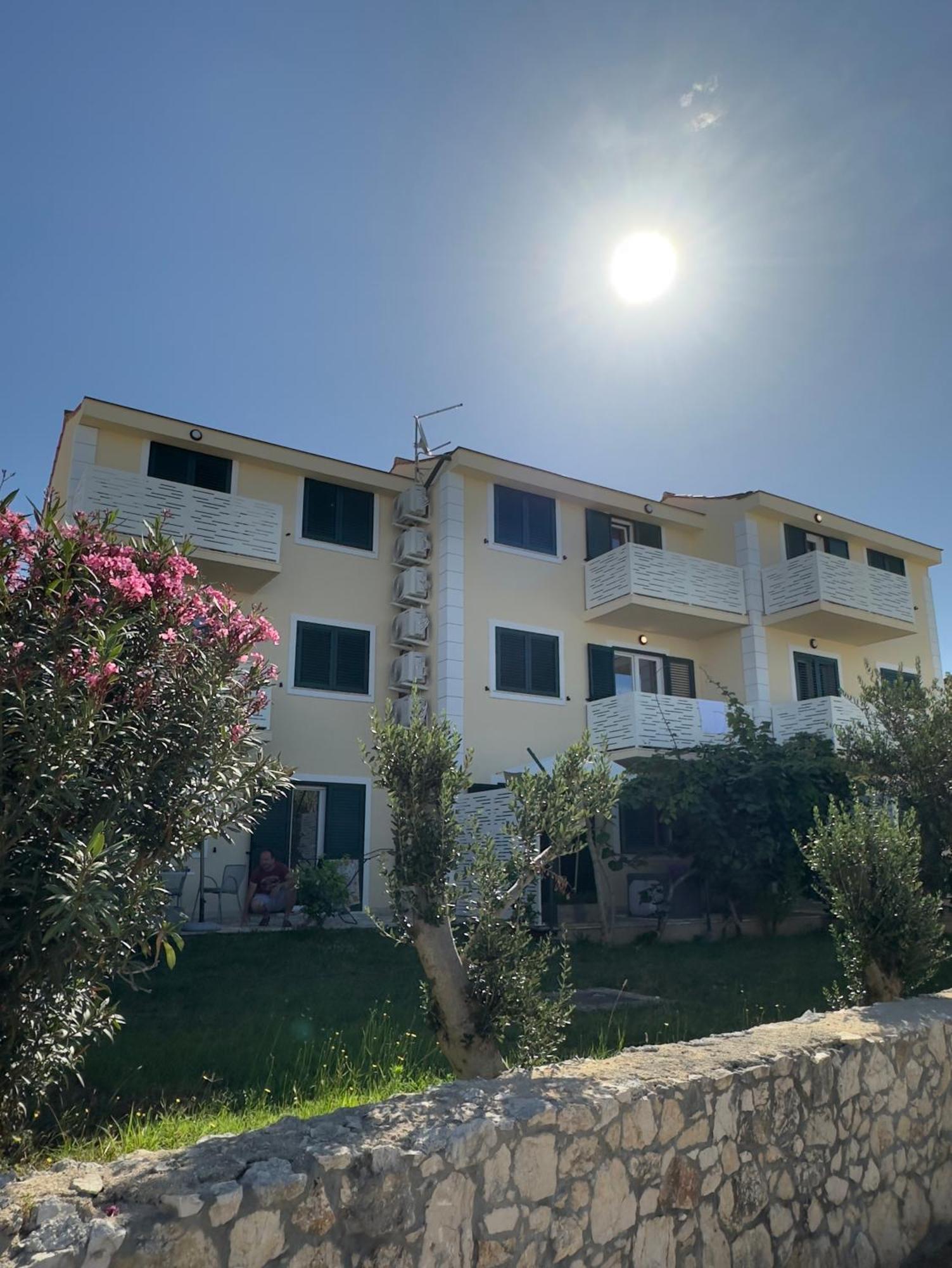 Apartmani Lovren Novalja Ngoại thất bức ảnh