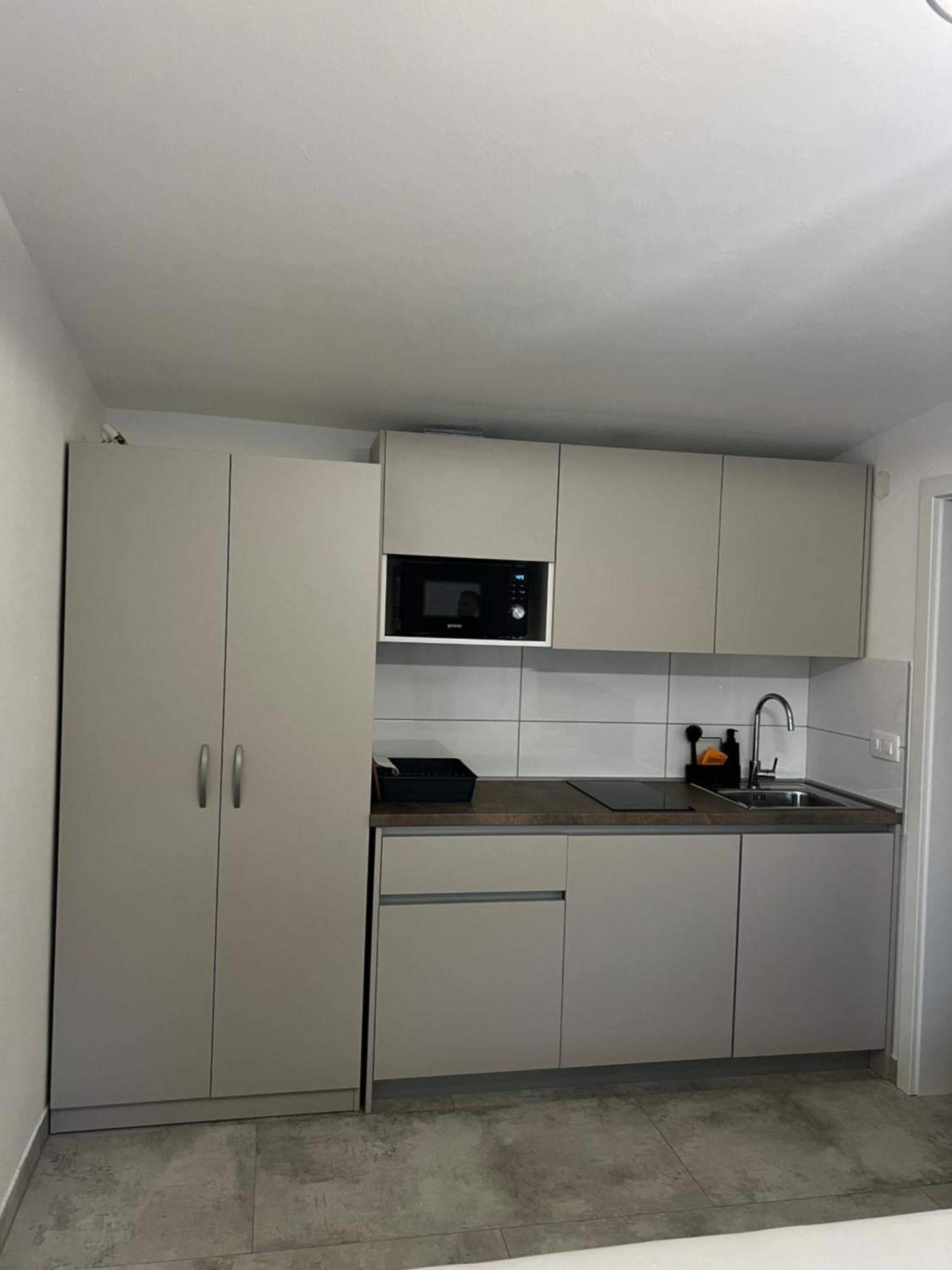 Apartmani Lovren Novalja Ngoại thất bức ảnh