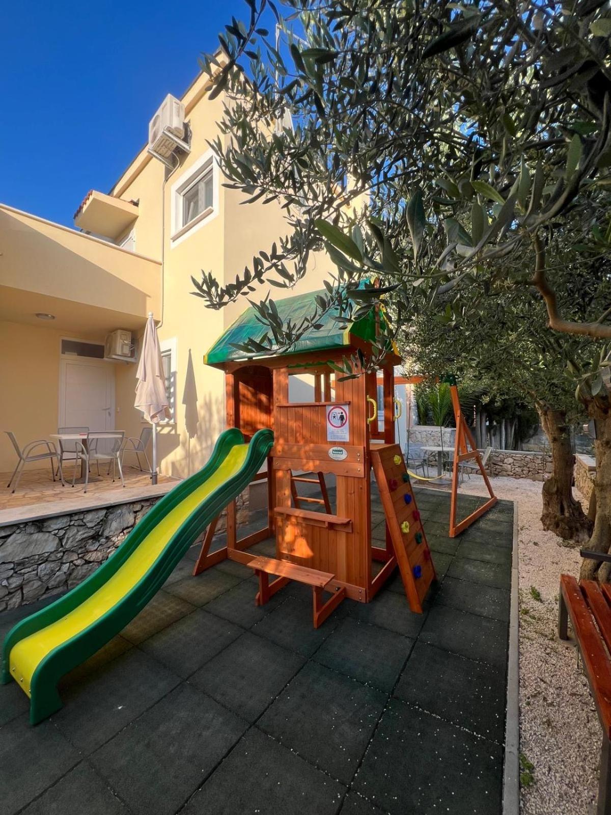 Apartmani Lovren Novalja Ngoại thất bức ảnh